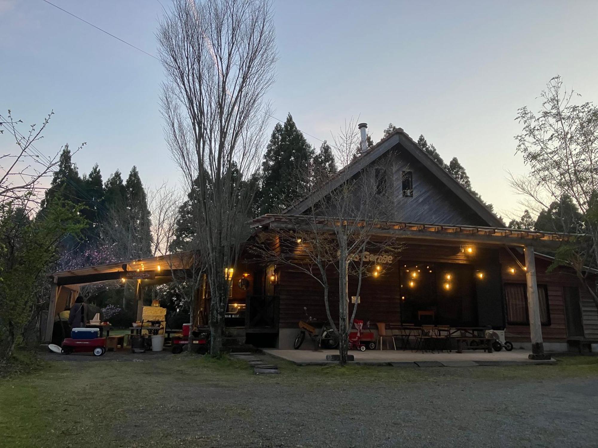 Guesthouse Coco Garage Kirishima Eksteriør billede